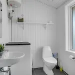 Well-maintained With Outdoor Shower And 5-person Outdoor Hot Tub, Close To The North Sea In Klitmoller