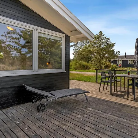 Well-maintained With Outdoor Shower And 5-person Outdoor Hot Tub, Close To The North Sea In Prázdninový dům *