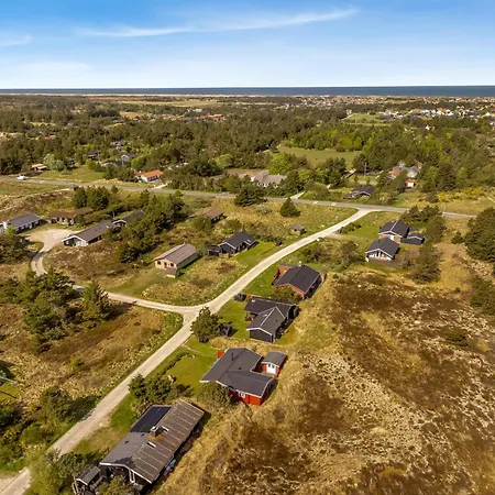 Holiday home Well-maintained With Outdoor Shower And 5-person Outdoor Hot Tub, Close To The North Sea In *