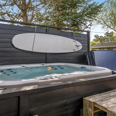 Well-maintained With Outdoor Shower And 5-person Outdoor Hot Tub, Close To The North Sea In Prázdninový dům Klitmøller